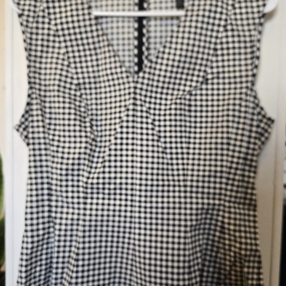 White House Black Market Black and White Gingham Sleeveless Tunic